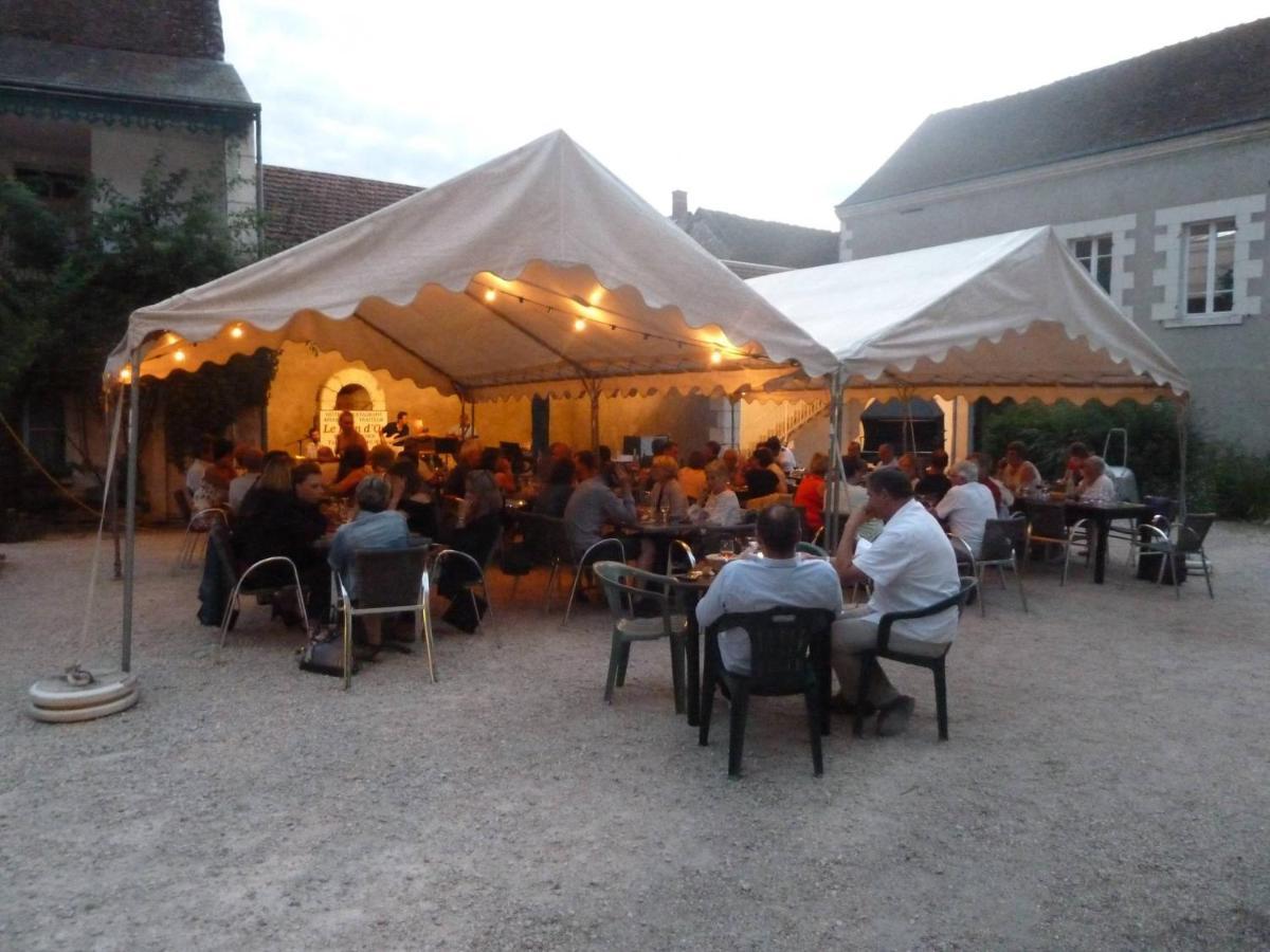 Le Lion D'Or Hotell Selles-sur-Cher Rum bild